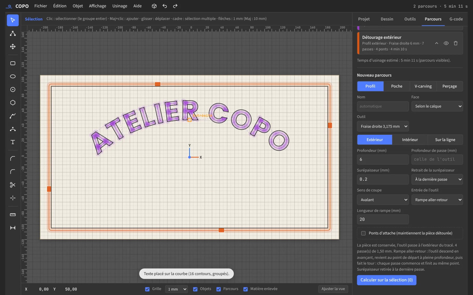 Texte ATELIER COPO placé sur un arc, avec un parcours de V-carving.